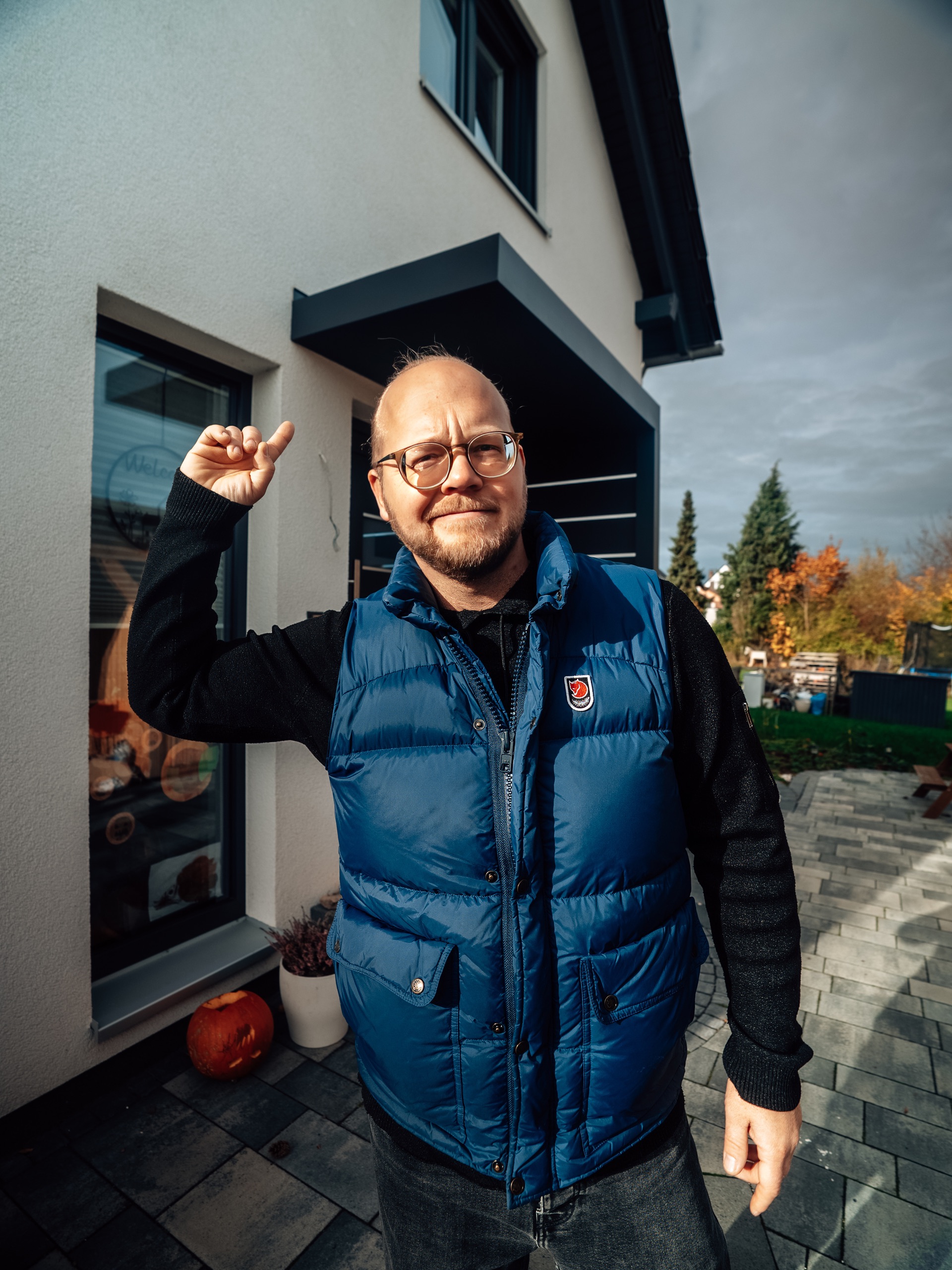 Familie Frohme – Polyform aus Calden bei Kassel – vor einem Vordach-Projekt